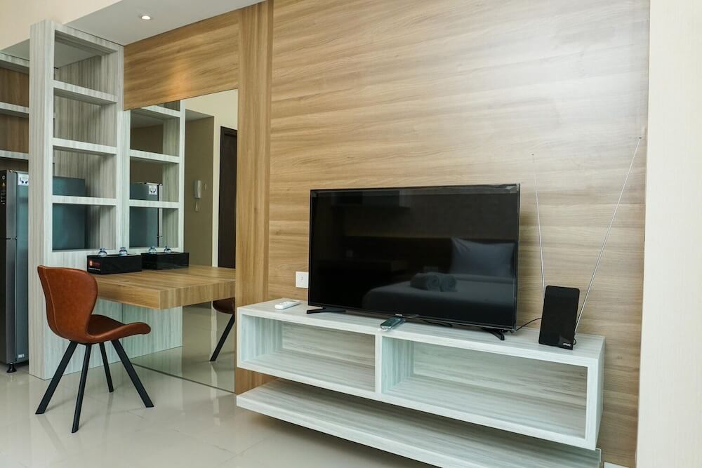 Szafki pod telewizor: Wiszące czy stojące - które rozwiązanie wybrać?