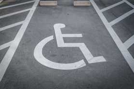 Parkowanie na miejscu dla niepełnosprawnych przez członków spółdzielni mieszkaniowej