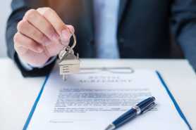 Co powinna zawierać umowa sprzedaży lokalu mieszkalnego?